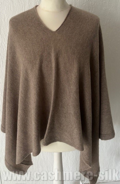 poncho100% cachemire coté  V devant 