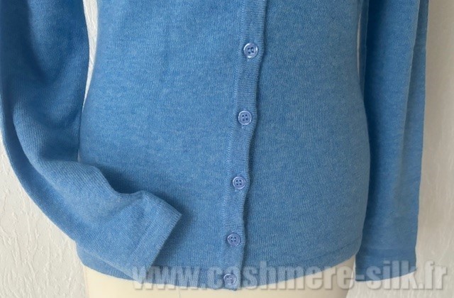 détail cardigan 100% cachemire